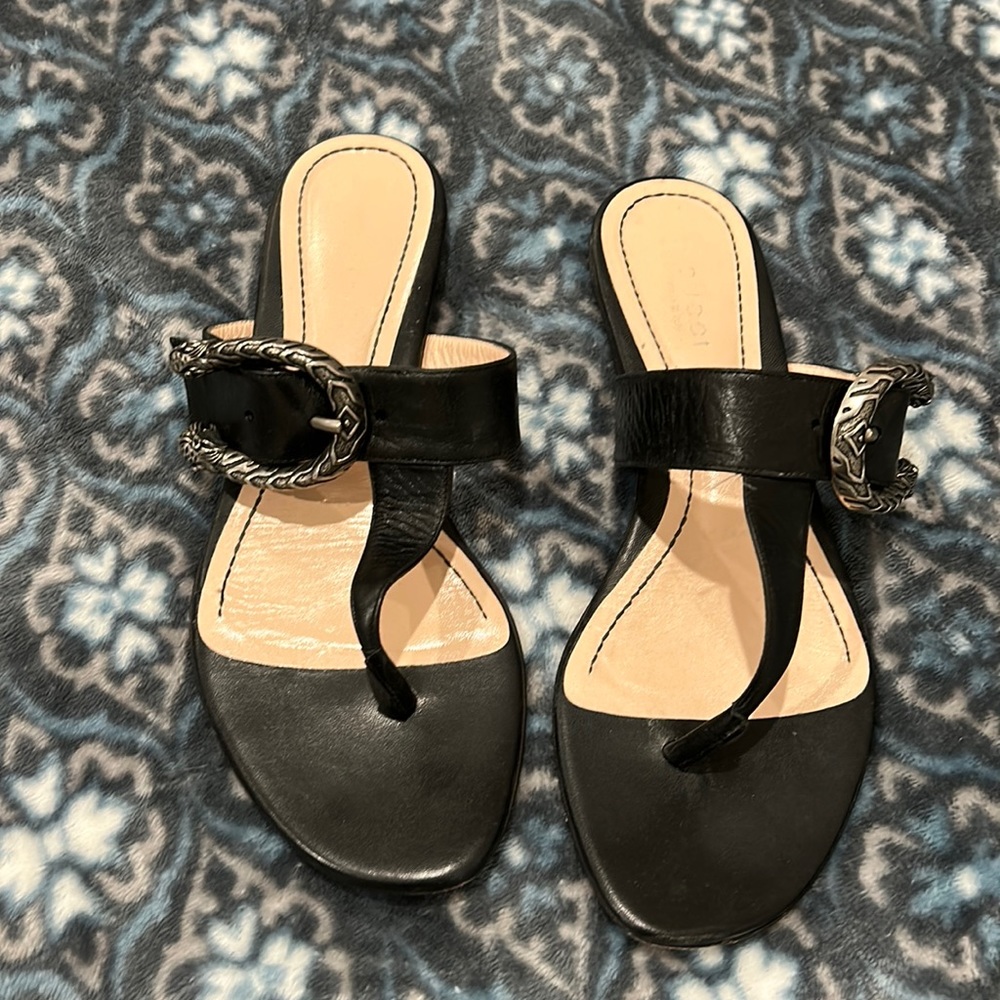 Black Gucci leather sandals #gucci #sandals